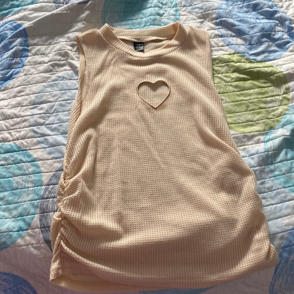 Cut out heart runched  crop tank top